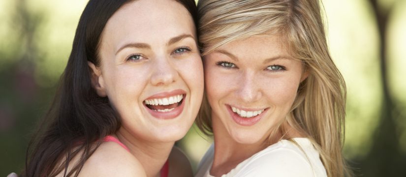 Descubre cómo afectan las hormonas a la salud de nuestra cavidad bucodental.